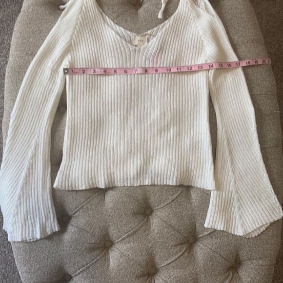 Lightweight Shoulder Tie Sweater - Picture 9 of 10